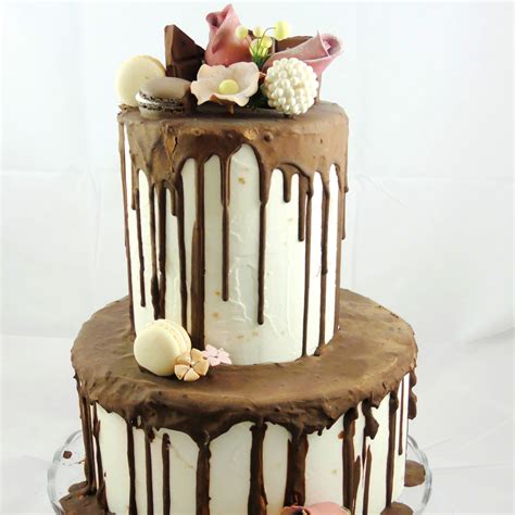 Montaje de pastel por pisos con soportes