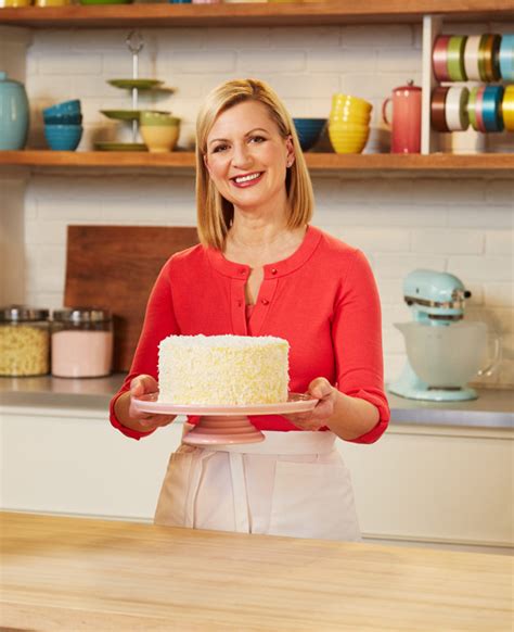 Anna Olson preparando bizcocho de chocolate
