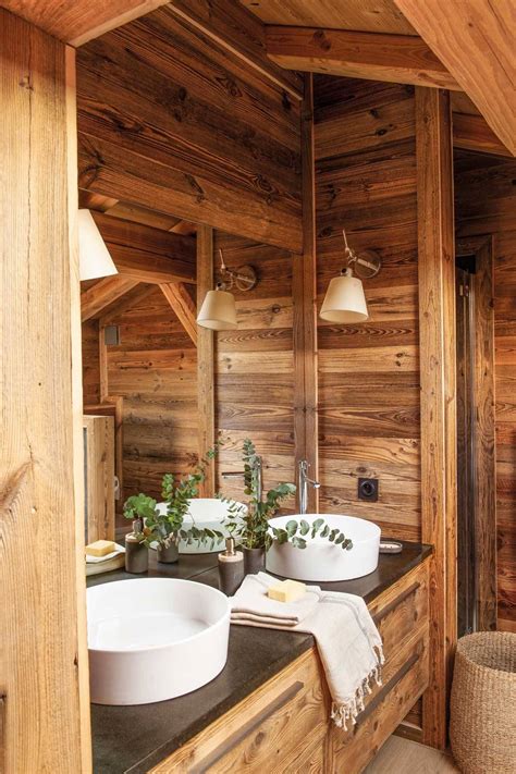 Mobiliario de madera en baño rústico