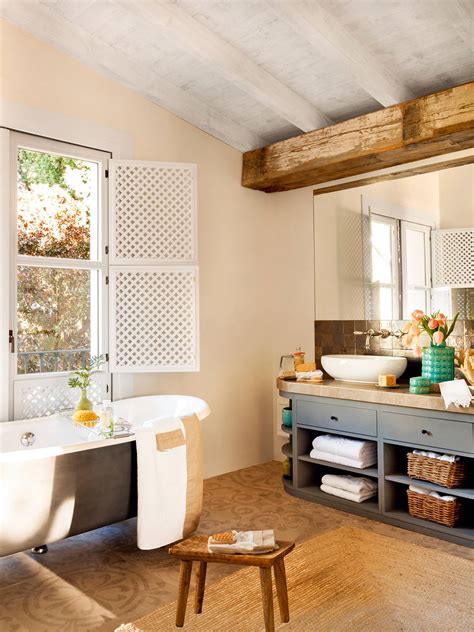 Baño rústico con toque provenzal