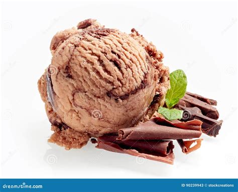 Gelato de chocolate italiano cremoso con virutas de chocolate