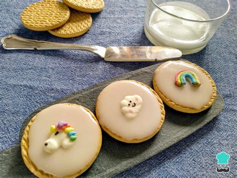Galletas de huevo decoradas con glaseado artístico
