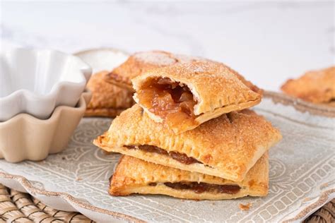Pastel de manzana estilo fast food, frito u horneado