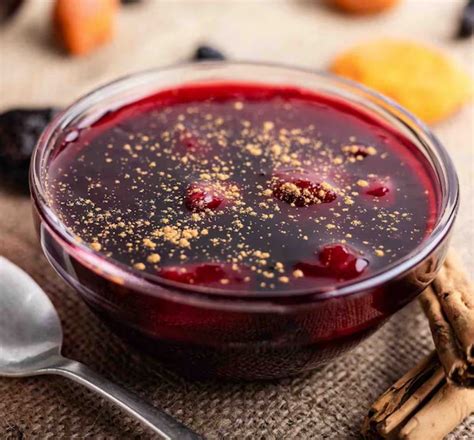Infografía: Ingredientes clave para la base de la mazamorra morada (maíz morado, piña, canela, clavo de olor y harina espesante)