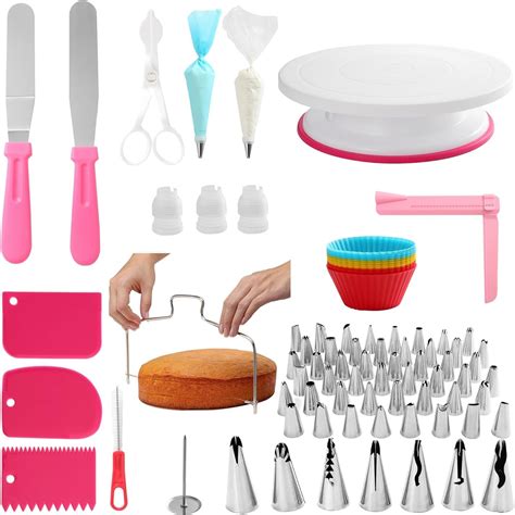 Infografía: pasos básicos para la decoración de pasteles desde la preparación de la cobertura hasta la colocación de detalles finales