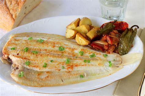 Plato de lenguado a la plancha con guarnición