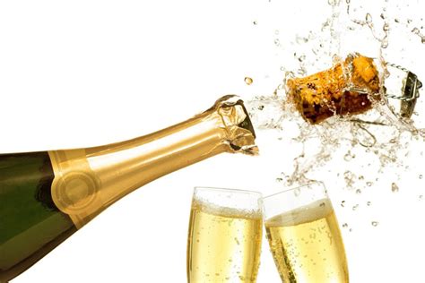 Botella de cava y copa con burbujas.