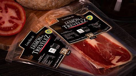 Infografía detallando los diferentes precintos del Jamón de Trevélez y sus tiempos de curación