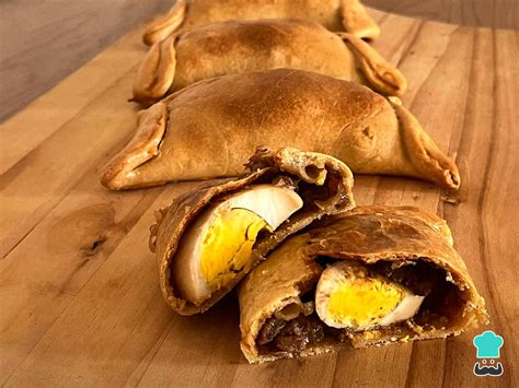 Infografía mostrando los diferentes tipos de empanadas chilenas (pino, queso, camarón queso, napolitana, mariscos, verduras, dulces) con sus principales ingredientes.