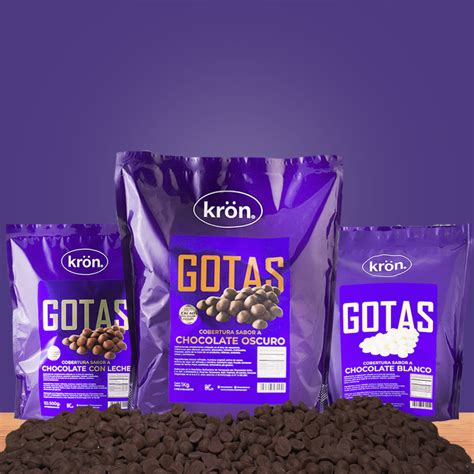 variedad de chocolates de cobertura (negro, con leche, blanco) en diferentes formatos (gotas, tabletas)