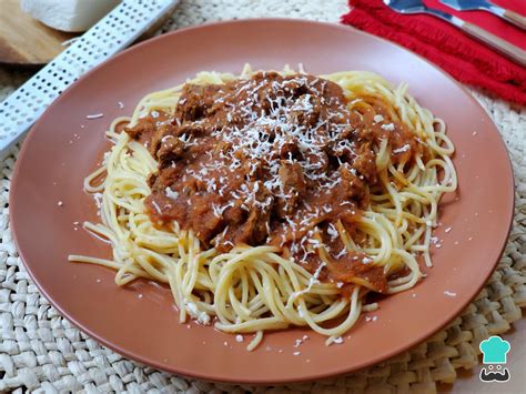 Plato de tallarines con salsa de zanahoria al vino blanco
