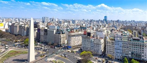 Foto panorámica de Buenos Aires con elementos marinos