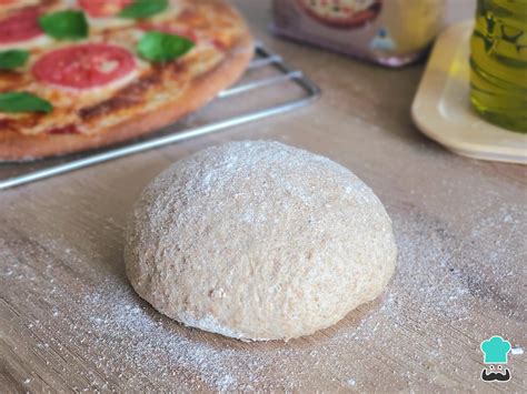 Proceso de amasado de la masa de pizza integral