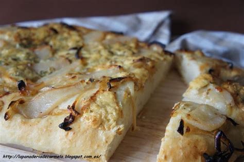 focaccia de cebolla y orégano recién horneada