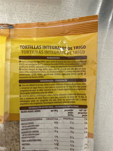 Infografía comparativa: lista de ingredientes recomendada para tortillas de trigo integral vs. opciones procesadas