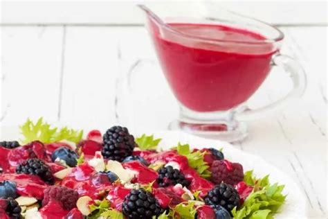 tazón con aderezo de frutos rojos y chile chipotle