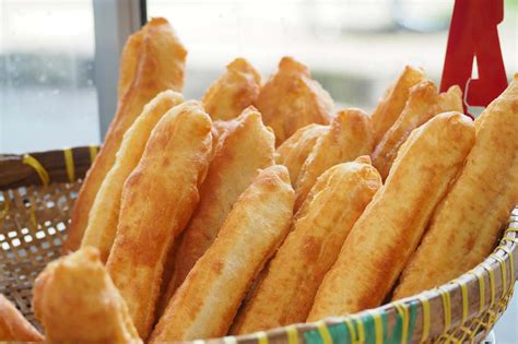 Esquema comparativo entre el youtiao chino y un churro español