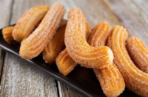 Collage de fotos de churros de diferentes países: México, Brasil, Chile, etc.