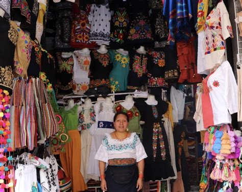 Puesto de artesanías locales en el Mercado Fritz