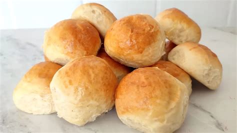 Ingredientes principales para el pan de papa: harina, huevo, levadura, azúcar, sal, puré de papa y leche
