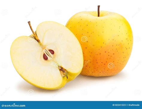 Foto de primer plano de una manzana Golden Delicious brillante, mostrando su color amarillo dorado y piel lisa