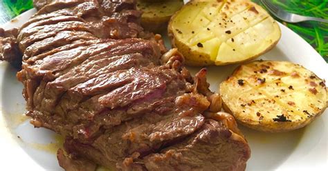 Foto de entrecot al horno con patatas y cebolla