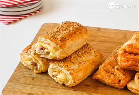 Imagen de palmeritas y napolitanas de hojaldre rellenas de paté de aceitunas.