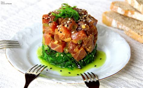 Plato de Tartare de Atún Trufado con ingredientes frescos.