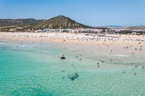 Panorámica de Zahara de los Atunes con sus playas y el mar