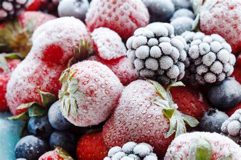 comparativa visual de nutrientes en frutas frescas y congeladas