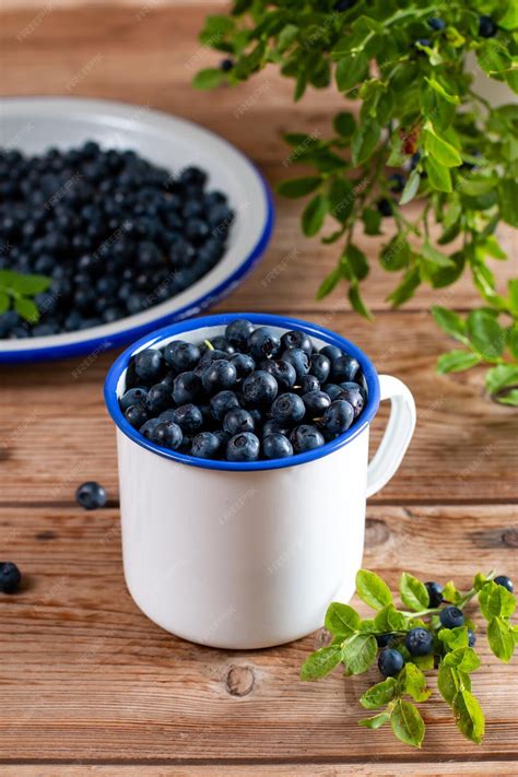Tazón con arándanos frescos