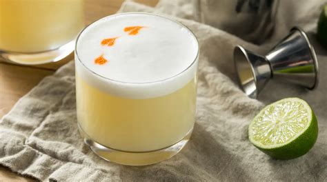 Ingredientes frescos para la preparación de Pisco Sour