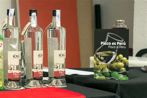 Colección de diferentes variedades de Pisco Sours de frutas