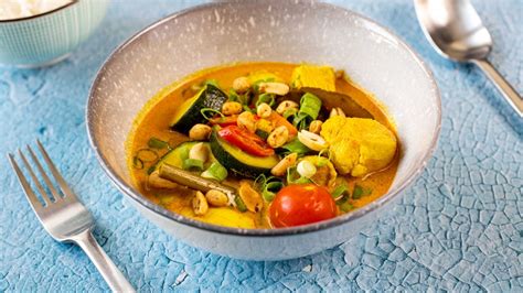 Plato de curry amarillo tailandés