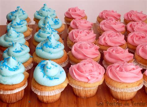 Magdalenas decoradas con frosting vegano.