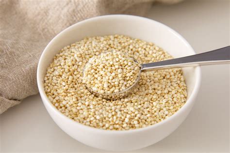 Imagen de cupcakes de quinoa y plátano sobre una mesa