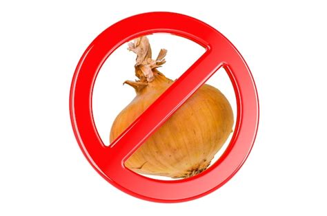 Foto de una cebolla cortada con una señal de prohibido
