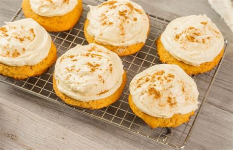 Imagen de galletas de calabaza y coco con cobertura de chocolate o especias