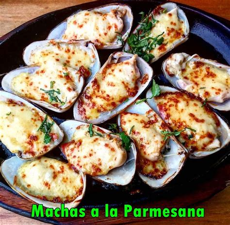 Foto de machas a la parmesana, un platillo chileno