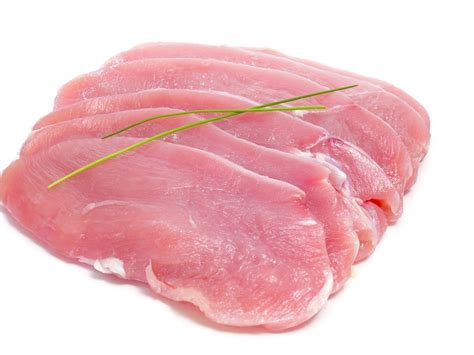 Foto de pechuga de pavo cruda fileteada