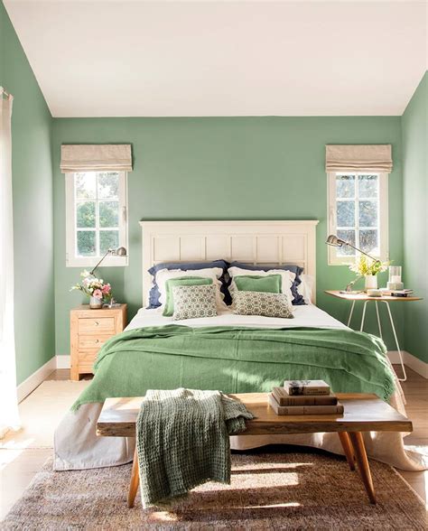 Dormitorio con paredes pintadas en verde salvia y galería de fotos