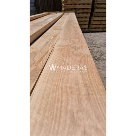 Fotografía de la madera de Coihue mostrando su veteado y colores