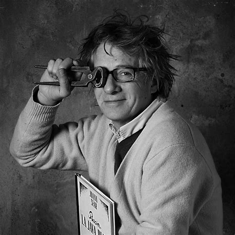 Retrato artístico de Javier Mariscal con su estilo característico