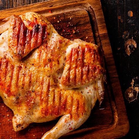 gráfico de barras comparativo: densidad proteica en pollo crudo frente a pollo asado