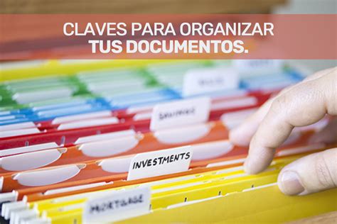 Infografía mostrando cómo organizar documentos y dinero de forma segura para viajar