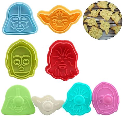Ejemplos de cortadores de galletas impresos en 3D con temática de superhéroes y ciencia ficción.
