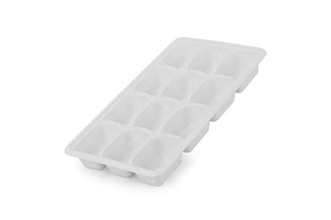 Imagen de queso crema congelado en porciones individuales en una bandeja de cubitos de hielo y luego transferido a una bolsa de congelación.