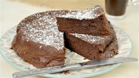 Imagen de bizcocho de chocolate sin harina hecho con galletas
