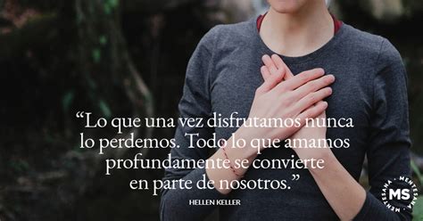 Persona cuidando a un ser querido, con un pensamiento de frustración en la burbuja de diálogo