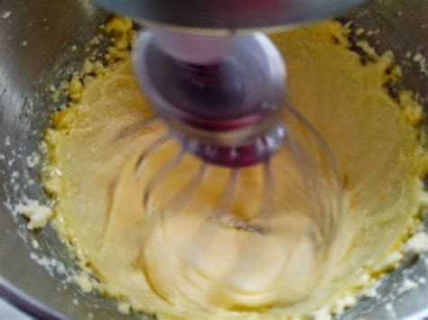 Proceso de batido de mantequilla y azúcar para queque